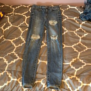 American Eagle size 4 ripped skinny jeans